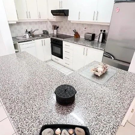 Anthea Gardens - Cosy